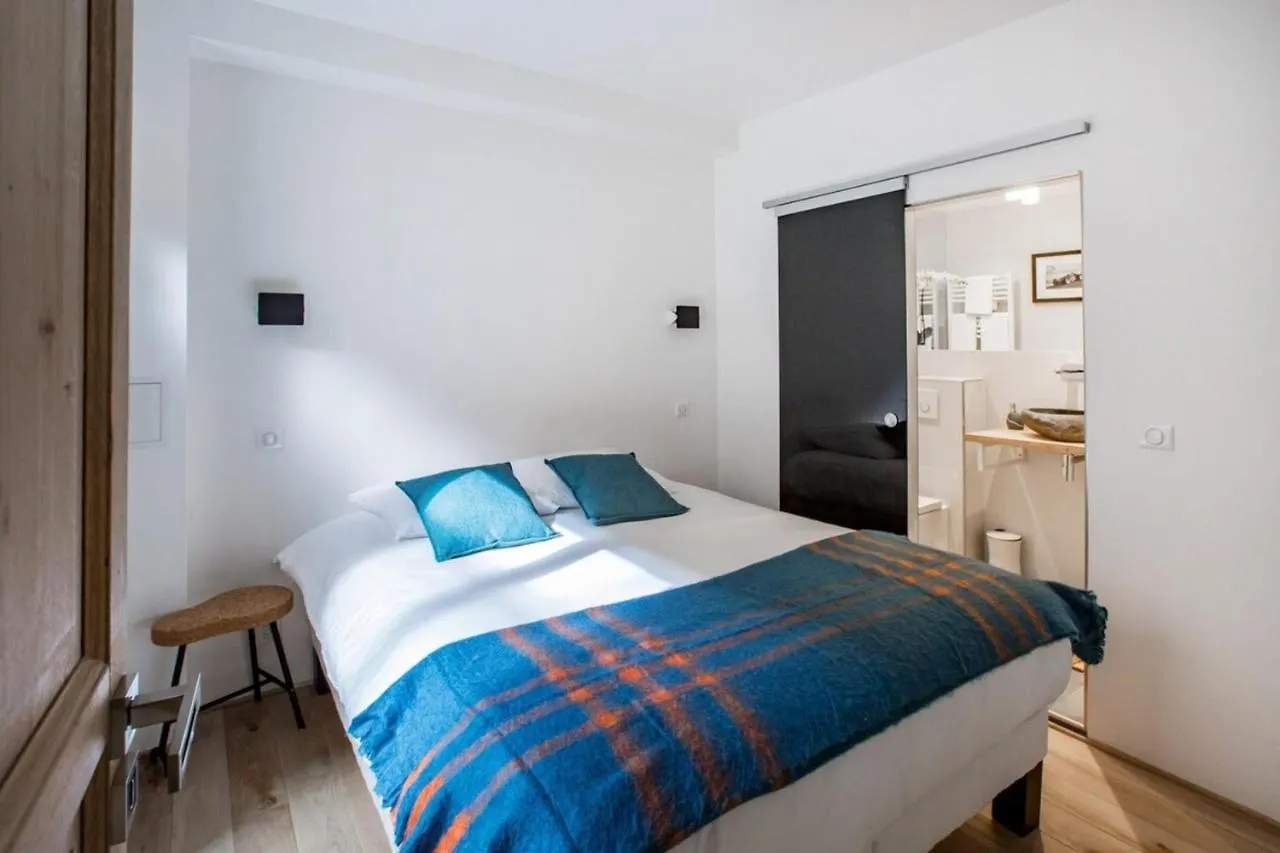Luminous 1 Bedroom Apartment A Madeleine Paris France