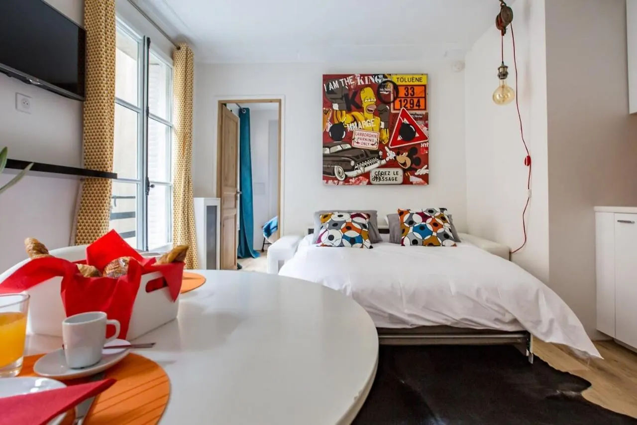 Luminous 1 Bedroom Apartment A Madeleine Paris